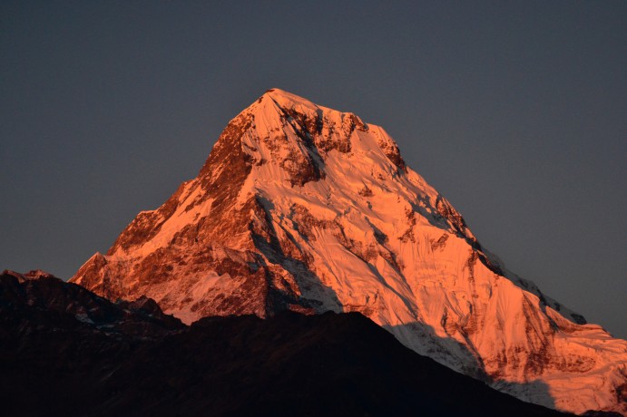 Golden Horizons: Capturing the Breathtaking Sunset over Annapurna